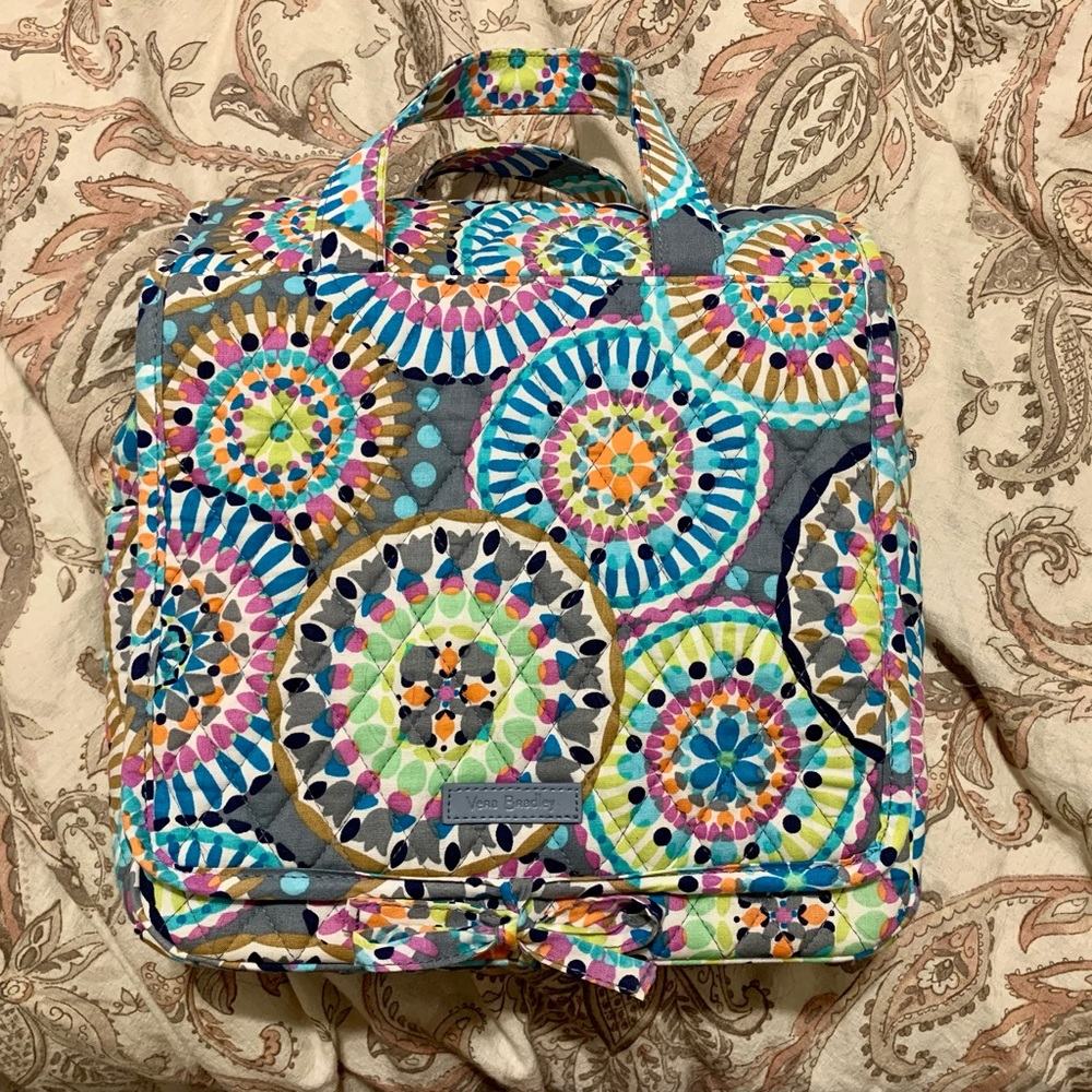 Vera Bradley sunny medallion hanging travel organizer
